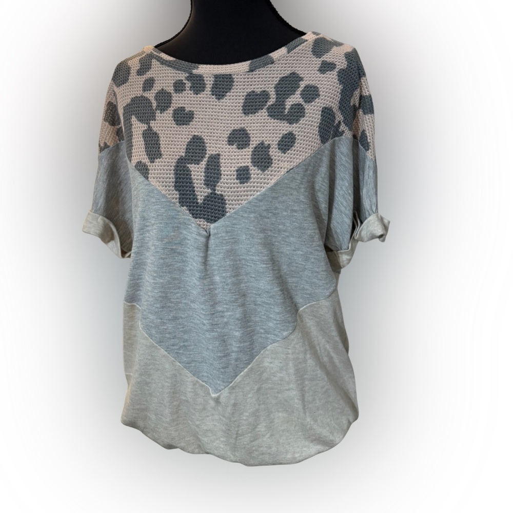 Lovely Melody Gray and Pink Leopard Patterned Color Block Short Sleeve Top Sz Sm